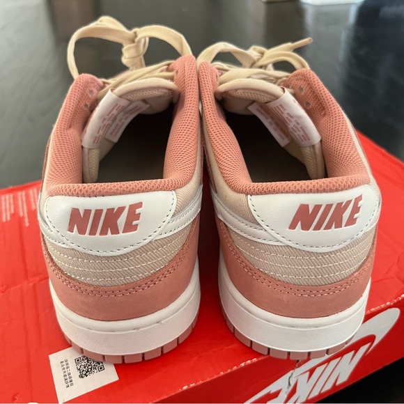 ✔️New✔️ NIKE Dunk Low Retro PRM Red Stardust - Picture 9 of 12